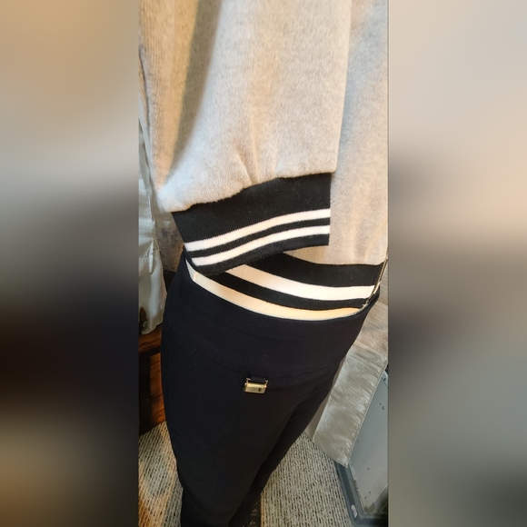 Gray - Picture 8 of 12